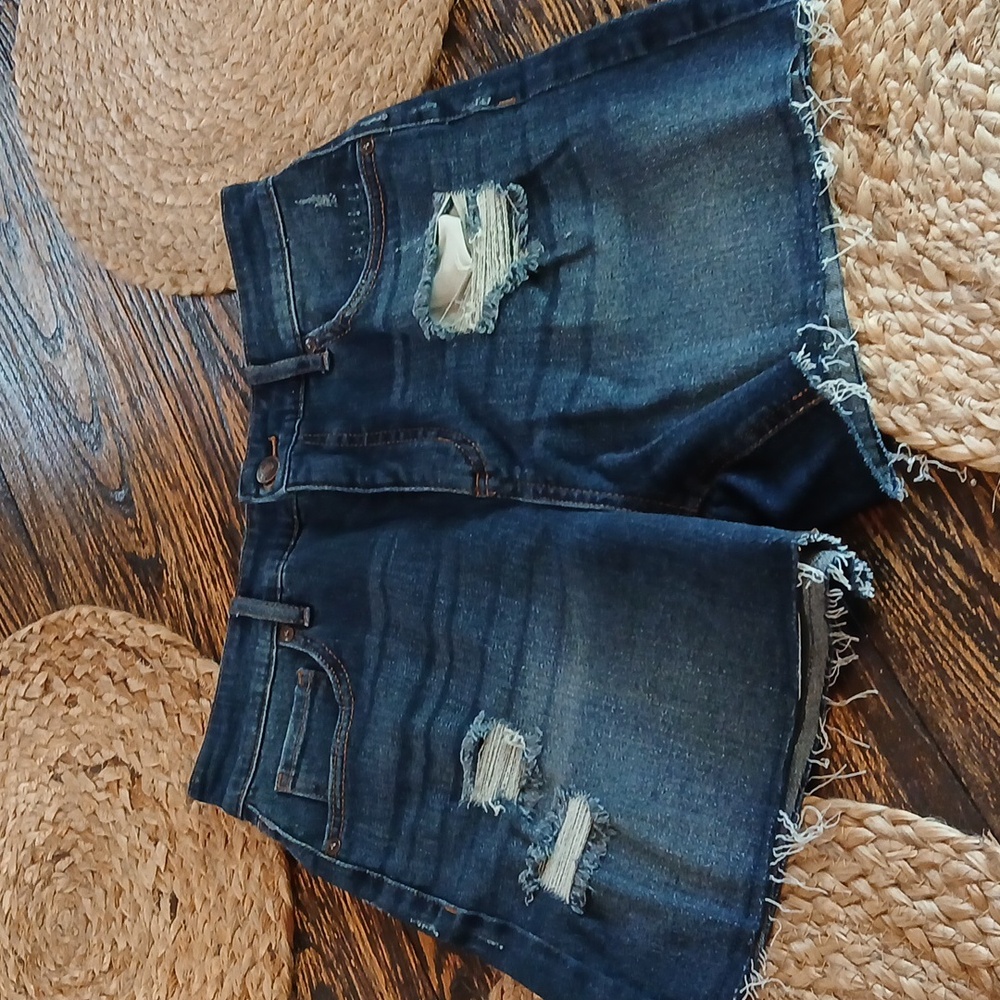 Frayed hem shorts